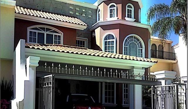 LUXURY PRIVATE HOUSE!