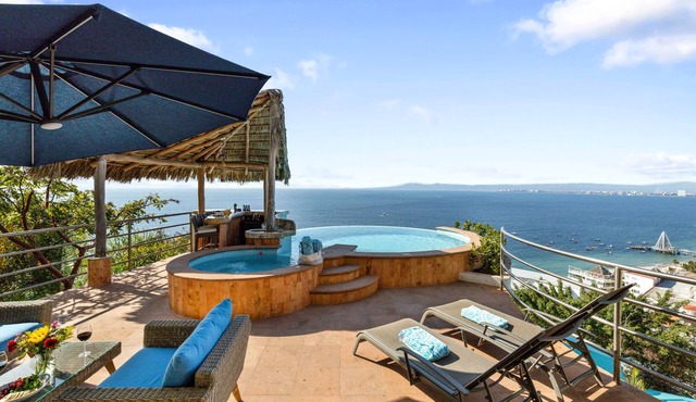 Luxury Private Infinity Pool Villa + 220° Ocean Views and 3 King BR