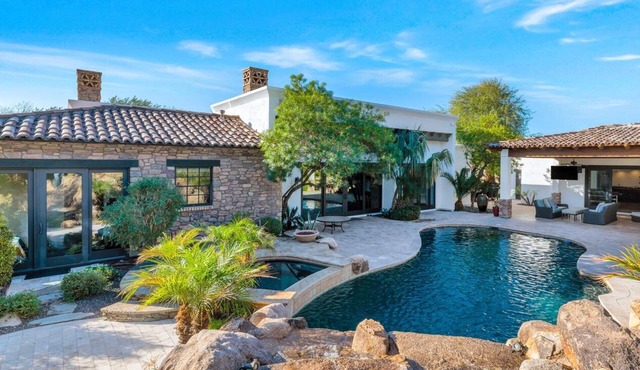 Luxury Single Story Home w/Pool House, Heated Pool/Spa, Outdoor Living, Fire Pit, Garage Parking!
