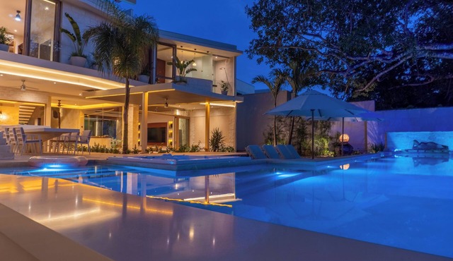 LUXURY VILLA FOR UP TO 14 GUESTS - 5 MINUTES FROM THE BEACH BY CAR