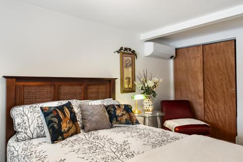 MacArthur Lakefront Sunroom Sleeps 6