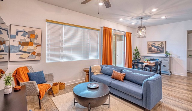 Magic Mountain 3-bedroom condo with WiFi, in delightful Valencia