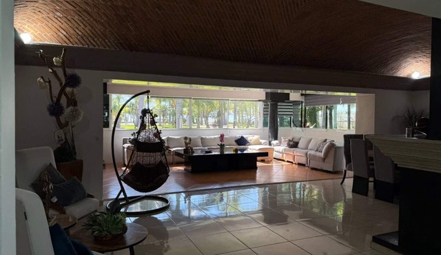 Mansion with Lake View, Garden and Pool