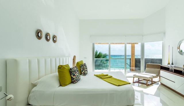 Mareazul Oceanfront Penthouse 2-Bedroom,3-Bath Retreat and Breathtaking Views