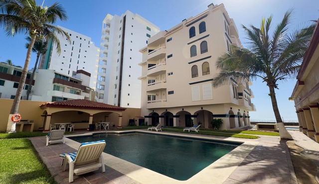 Marina del Rey Oceanfront Suite w/Jacuzzi