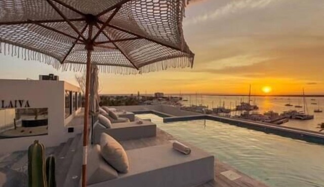 Marina Wellmina-Sunset Rooftop Pool Vibes!