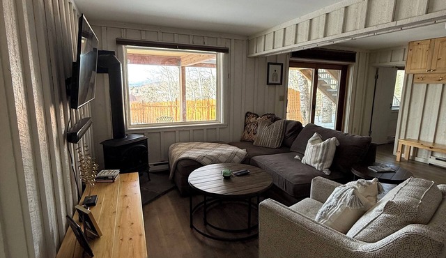 Marvelous 2-bedroom apt in a duplex with WiFi in Steamboat Springs