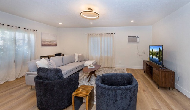 Marvelous 3-bedroom Condo in Beverly Hills