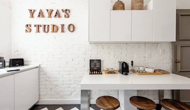 Masaryk's Gem: 3BR/3BA + Office, Parking,Rooftop