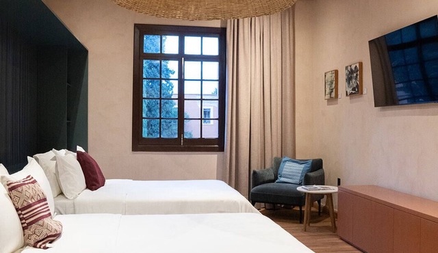Master queen suite