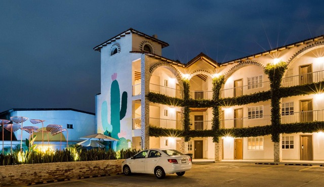 Master Suite Near the Beach: Pool+Jacuzzi+Bikes