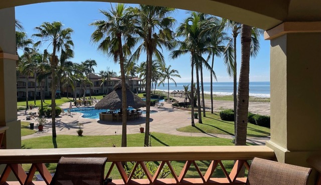 Mazatlán’s Hidden Gem: Beachfront Condo with Golf Access