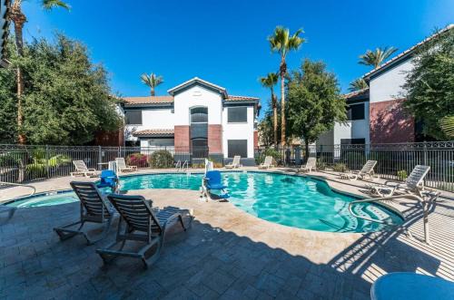 Metro Chandler Extended Stay - Cosy King