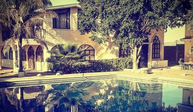 Mexican Villa Huge swimming pool and relaxing space. Private and secure