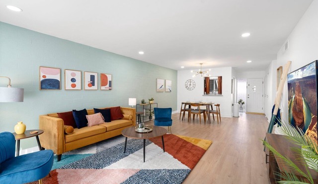 Mid-Century Condo w/Pool; Walk to Old Town; Mall
