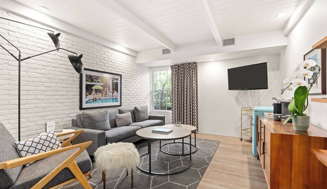 Mid-Century King + Pool | Old Las Palmas | The Weekend