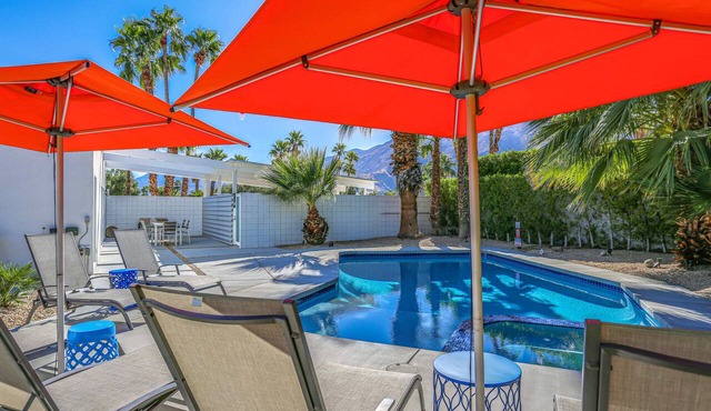 Mid Century Magic. Palm Springs! Pool, Spa, panoramic view!