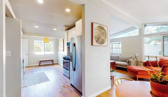 Mid-Century Treehouse with Yard and Views! AMAZING Location! Pet-friendly! in Spring Valley