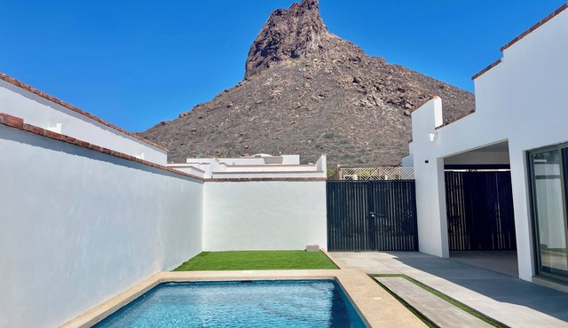 Mirador 69B, Private pool
