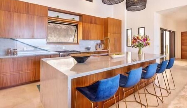 Modern 2 Bedroom Partial Villa Rental with Pool & Hot Tub, 2 Bedroom 2.5 Bath Pool and Jacuzzi