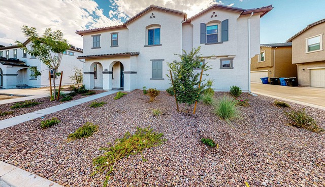 Modern, 2-story home with loft, private yard, pool, washer/dryer, AC