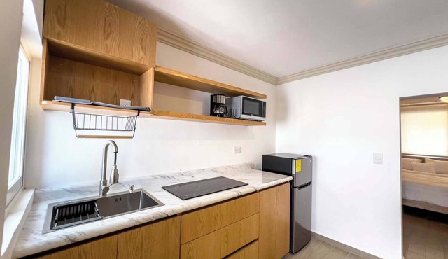 Modern Apartment with Home Office in Prime Location