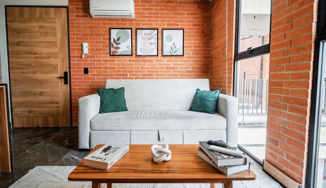 Modern Apartment with Rooftop Pool & Gym Access