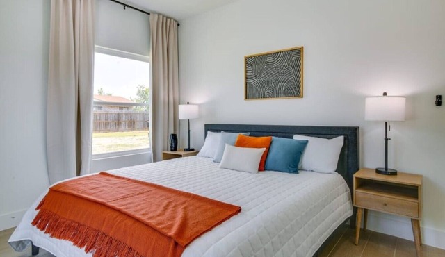 Modern Brownsville Duplex Near Zoo & SPI