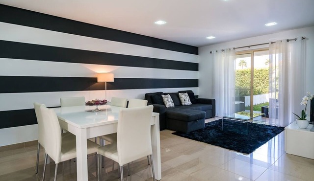 Modern, comfortable house in a quiet condominium, 600m from the beach in Albufeira