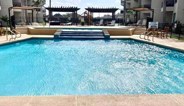 Modern Condo Family Friendly