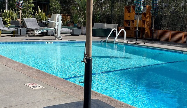 Modern condo with pool near ,Dtla ,Melrose ,Hollywood