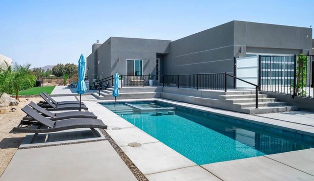 Modern Desert Oasis – Pool, Spa and Mountain Views