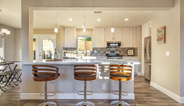 Modern Home SoCal Luxury Claremont/Upland 2BD/ 2BTH +Den, Oasis Backyard w/ BBQ