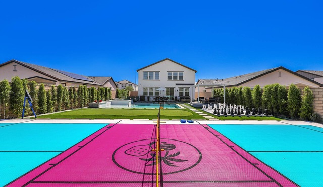 Modern Home with Heated Pool, Spa, Theatre room, Game Loft & Pickleball Court