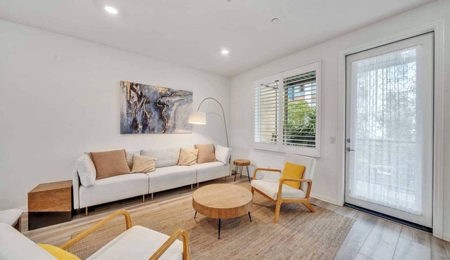 Modern Irvine Getaway on Steely #42612