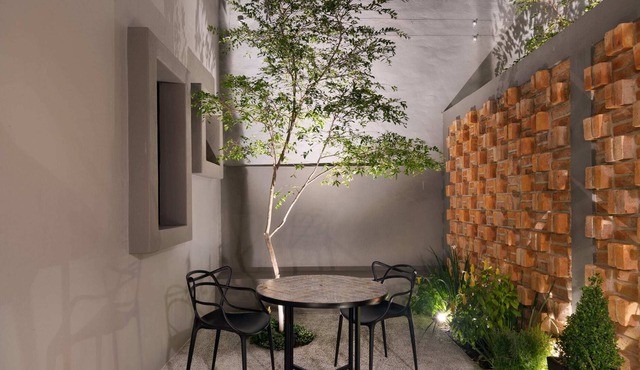 Modern Light-Filled Apartment with Private Garden