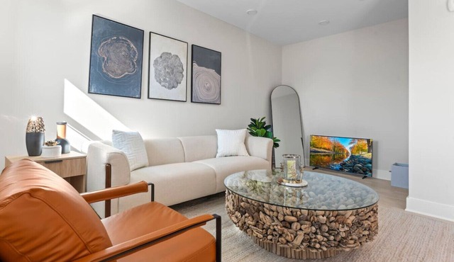 Modern Luxe Apartment Heart of Dupont Circle DC