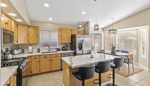 Modern Luxury Escape in Avondale Near Stadium & Dining 4 BR Retreat Sleeps 8