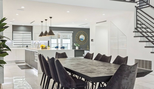 Modern Oasis! 5BD/3BA & Pool in Valley Village