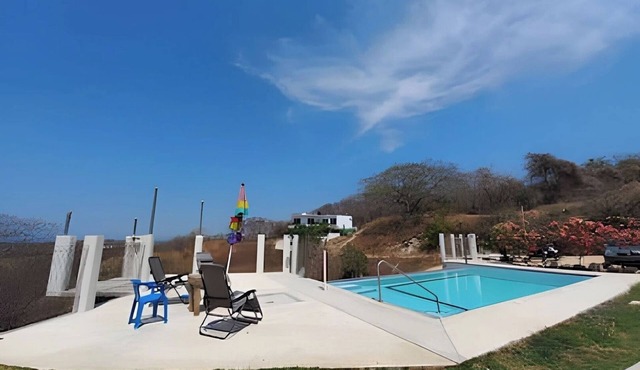 Modern Oasis House With Pool 2