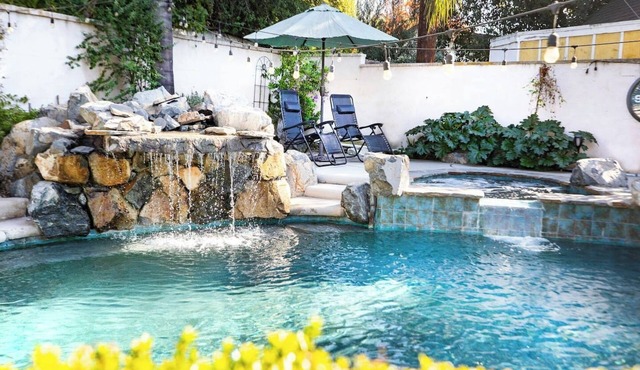 Modern Oasis, Private, Spa, Pool, Pets, Shop,Hike