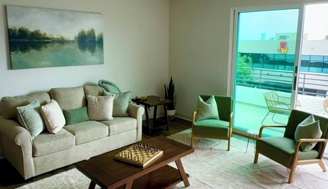 Modern Oasis with Balcony Views, 3 Bedrooms, Close to Beach, SeaWorld, Downtown