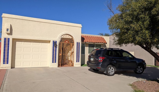 Modern open floor plan 3BR house near downtown, street car and Mercado