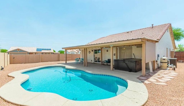 Modern private vacation home with sparkling pool and hot tub!