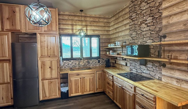 Modern Rustic Studio Guesthouse in Montana