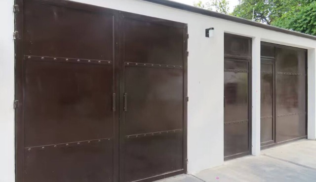 Modern, spacious and comfortable apartment : fast WiFi + parking lot