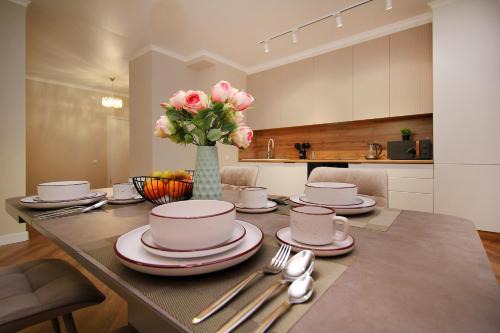 Modern, Spacious and Elegant Apt 79