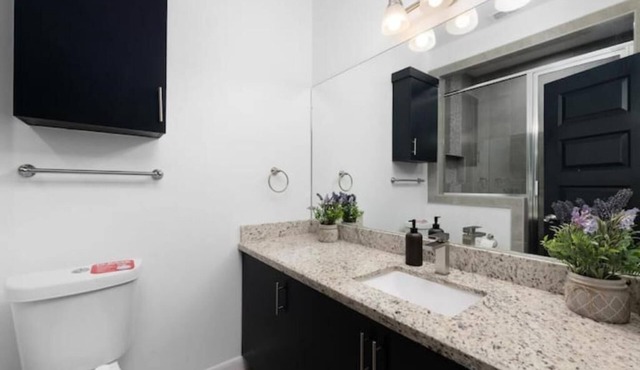 Modern Stylish Cozy Apartment 2BR/2BA. Self Check