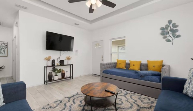 Modern Stylish Cozy Apt 2BR/2BA King Size Bed