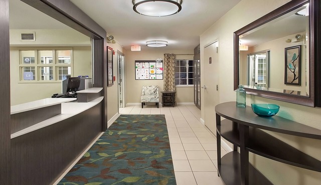 Modern & Stylish Suite in Tempe! 2 Spacious Units, Full Kitchen & Seasonal Pool!